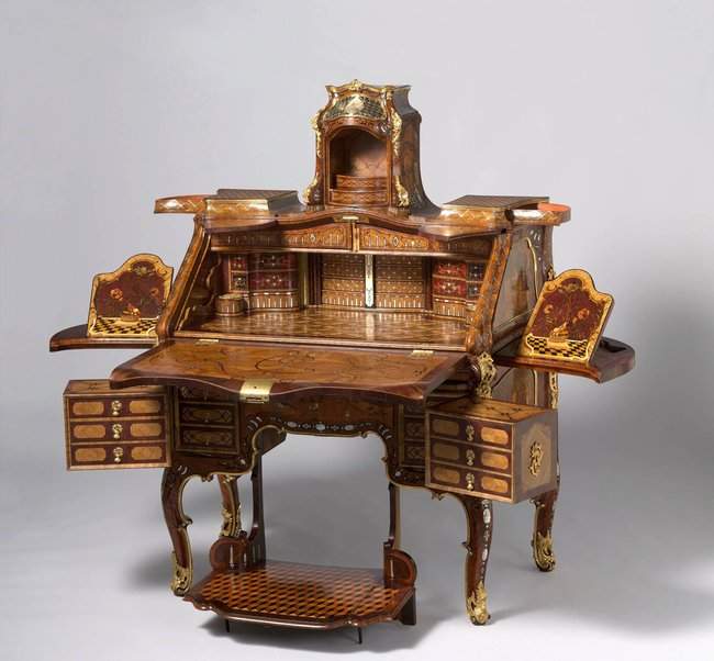 Roentgen desk 2