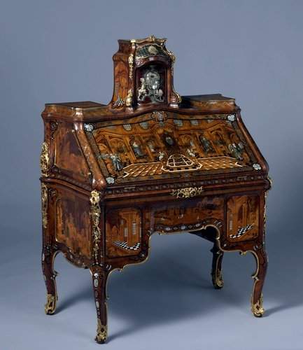Roentgen desk 3