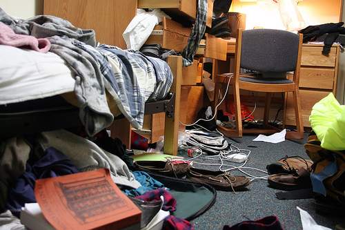 messy-dorm1
